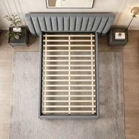 Lit plateforme moderne de luxe rembourré avec tête de lit capitonnée à cannelures verticales, sommier à lattes en bois, tailles Queen et King, en tissu
