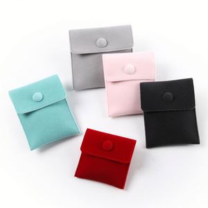Pochette à bijoux double en peluche personnalisable avec logo, pour colliers, bagues et autres bijoux, protection pour vos perles et bijoux. - Product Image 3