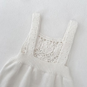 Pagliaccetto floreale in maglia con etichetta personalizzata OEM primavera vestiti per neonato per neonato con collo quadrato canotta per bambine - Product Image 4