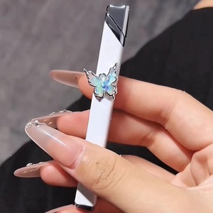 Accendino di Lusso per Ragazze con Farfalla 3D Incantata in Lega di Zinco, Ricaricabile e Antivento a Fiamma Diretta - Product Image 1