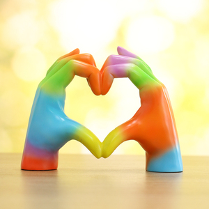 Coeur <span class=keywords><strong>arc</strong></span>-<span class=keywords><strong>en</strong></span>-<span class=keywords><strong>ciel</strong></span> personnalisé de style nordique ornement de main Figurine coeur <span class=keywords><strong>arc</strong></span>-<span class=keywords><strong>en</strong></span>-<span class=keywords><strong>ciel</strong></span> <span class=keywords><strong>en</strong></span> résine pour la décoration de la maison - Product Image 4