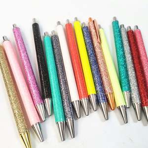 Stylo à bille rétractable en métal coloré avec paillettes brillantes en résine époxy, idéal comme cadeau de mariage - Product Image 2