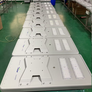 Lampadaire solaire LED 150W à 3 têtes avec capteur de mouvement PIR, lumière du jour 6000K, garantie 3 ans, corps en aluminium IP65 - Product Image 3