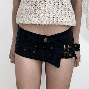 Shorts noirs à taille basse pour femmes, en tissu PU, taille élastique, mini-short décontracté avec boucle en métal - Product Image 1