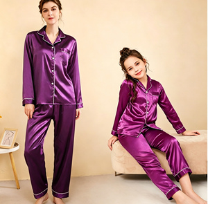 Set Pigiama Lungo in Raso Coordinato Mamma e Figlia, Personalizzabile con Logo, Maniche Lunghe e Pantaloni Tinta Unita per Donna - Product Image 1