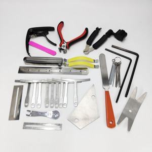 Kit <span class=keywords><strong>di</strong></span> Strumenti per <span class=keywords><strong>Chitarra</strong></span> da 26 Pezzi, Include Lime, Calibro ad Arco, Chiave Martin, Tagliacorde e Supporto per Piroli <span class=keywords><strong>di</strong></span> Accordatura, Essenziale per <span class=keywords><strong>Chitarra</strong></span> - Product Image 3