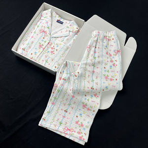 طقم بيجامة نسائية مخصص من قطعتين، ناعم ومخطط بطباعة فيونكة، من القطن المطوي والشاش العميق المجعد - Product Image 5