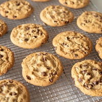 Machine industrielle à biscuits, machine à enrober les biscuits aux pépites de chocolat coupées à la presse
