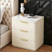 Table de chevet style crème à 3 tiroirs avec plateau en pierre frittée à veinage marbré, poignée dorée, vente directe usine et personnalisable, table de chevet intelligente