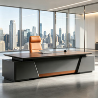 Bureau de direction de luxe sur mesure en forme de L en bois avec armoire intégrée pour projet de bureau commercial