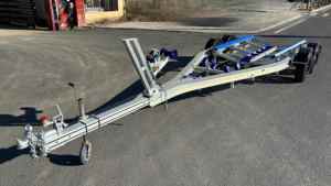 Remorque de bateau en aluminium durable à double essieu de 21 pieds avec lits superposés en polyéthylène, poids du véhicule de 450 kg pour les bateaux de 18 à 20 pieds avec VIN et DOT - Product Image 3