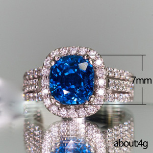 Anello di Lusso con Gemma Blu per Donne, Elegante Gioiello da Dito alla Moda - Product Image 5