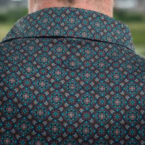 เสื้อโปโลฮาวายทรงสลิมฟิตติดกระดุมมุกสำหรับผู้ชาย ลายซับลิเมชั่น สีนีออน ลายทาง ระบายอากาศได้ดี สำหรับเด็กและผู้ใหญ่ - Product Image 3