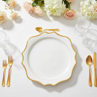 Assiettes à dîner en porcelaine festonnées avec bord doré, motif floral, service de vaisselle en céramique de style européen pour mariage, fête, restaurant, hôtel
