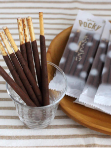 Glo Biscuits Croustillant Doux & Épicé Salé Boîte de Chocolat au Lait Collations Décontractées Thé de l'après-midi Saveurs Multiples Satisfaire les Envies - Product Image 6