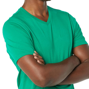 เสื้อยืดคอกวีแขนสั้นผู้ชายสีพื้น น้ำหนักเบา สกรีนโลโก้ได้ ผ้าระบายอากาศ แห้งเร็ว เหมาะสำหรับกิจกรรมกลางแจ้ง - Product Image 5