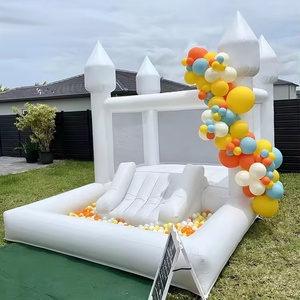 Château gonflable commercial extérieur en PVC blanc pour mariage, avec piscine à balles, idéal pour la location de parcs de jeux événementiels - Product Image 3