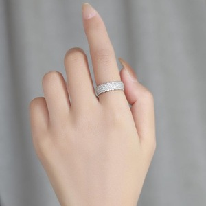 แหวนเพชรสำหรับเจ้าสาวจากซัพพลายเออร์อินเดีย เพชรเลี้ยงในห้องปฏิบัติการ สี D ระดับความสะอาด VVS ทรงกลม หรูหรา เหมาะสำหรับเป็นของขวัญงานหมั้นและงานแต่งงาน มีจำหน่ายแล้ว - Product Image 1