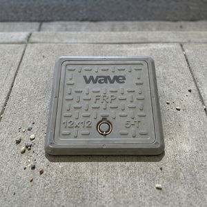 Couvercle de manhole carré en composite de fibre de verre Wave 10x10 5-T avec poignée annulaire, qualité ingénieur - Product Image 5