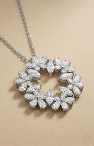 Pendentif en diamant de laboratoire poire et marquise en or blanc 14 carats, design délicat et minimaliste en couronne florale, clarté VVS2, collier cadeau - Product Image 3