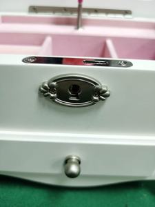 Caja de Música de Madera de Alta Calidad con Diseño Personalizado en Color Rosa/Blanco - Product Image 3