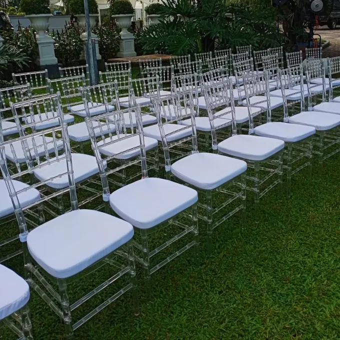 Kursi Chiavari bening pernikahan plastik, acara mewah susun kualitas tinggi dengan bantal