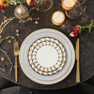 Service de table en céramique de style nordique de luxe, ligne dorée, écologique, assiette avec motif végétal pour les mariages - Product Image 5