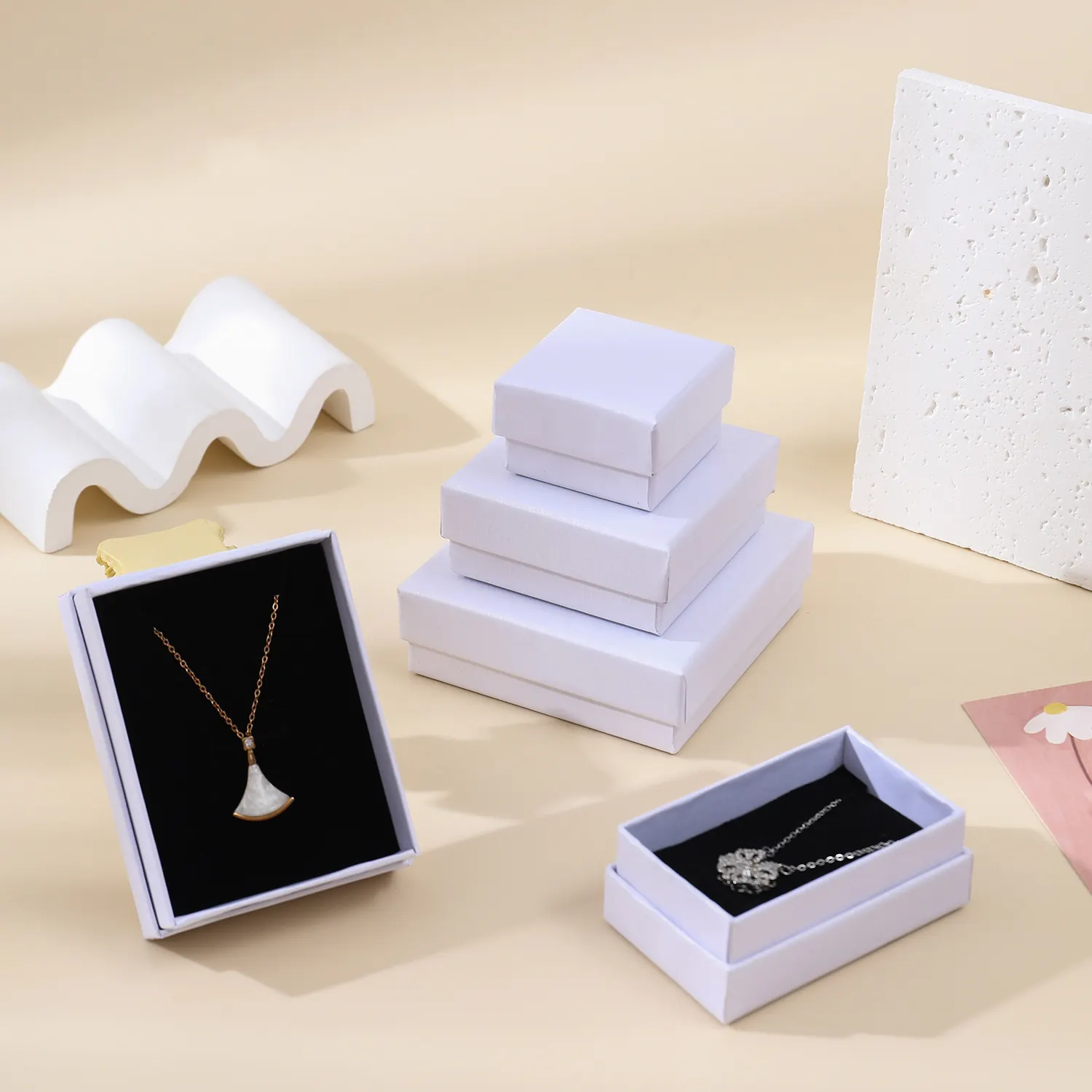 Boîte d'emballage de bijoux en carton avec logo personnalisé Coffrets cadeaux Boîte à bijoux pour collier, boucle d'oreille, bracelet, bague