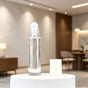 Venta al por mayor LK Packaging: Botella de vidrio cuadrada mate de 10 ml para aceite esencial, portátil, con roll-on para masajes, cosméticos y perfumes. - Product Image 1
