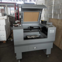 SURRI NEUES MODELL Anpassbare Drucklogo-Kokosnuss-Schneidemaschine und Laserdruckmaschine