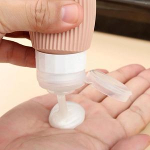 Kit de 8 Bouteilles de Voyage Vides Personnalisables avec Logo, Sans BPA, Portables et Compressibles pour Shampoing et Articles de Toilette Simples - Product Image 4