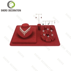 Exhibidores de Joyería de Microfibra Roja de Lujo con Diseño de Diamantes, Set de Exhibición de Alta Gama para Tiendas Minoristas - Product Image 6