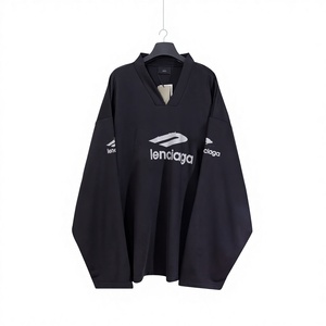 Camiseta de Alta Gama de la Marca Paris B, Nueva Colección de Esquí con Estampado de Letras 3M, Cuello en V, Manga Larga, Algodón Antibacteriano, Unisex, Primavera/Verano - Product Image 1