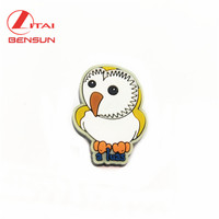 Fabricant d'épinglettes OEM personnalisées, broches en PVC de dessin animé pour vêtements