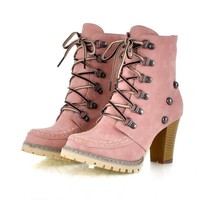 Bottes pour femmes de style coréen ODM/OEM, à talons hauts, semelles antidérapantes, détails rivetés, grandes tailles 40-43, bottines à tige en PU