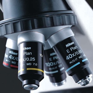 Microscope à fluorescence en champ clair Nikon E200, modèle vertical, pour usage en laboratoire - Product Image 5