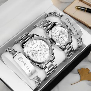Ensemble cadeau de montres personnalisées pour <span class=keywords><strong>couple</strong></span> avec bracelets gravables |   Paire de montres en alliage avec logo personnalisé, jour et date, pour anniversaire - Product Image 4