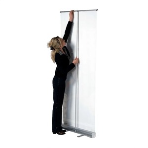 Support de bannière enroulable compact à montage rapide avec bord anti-ondulation pour salons professionnels - Product Image 6