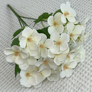 Ramo de Hortensias Artificiales Disponible en 6 Colores, 30 cm, 5 Ramas, Ramo de Flores de Begonia de Seda Artificial para Decoración Diaria del Hogar - Product Image 6