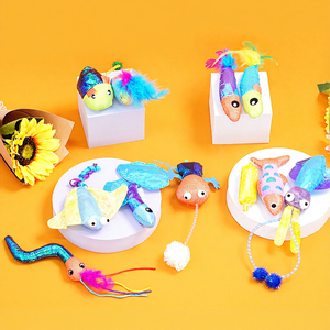 Juguete interactivo para gatos con movimiento, para colgar en <span class=keywords><strong>puerta</strong></span>, bola con ventosa, ratón de fieltro retráctil con hierba gatera - Product Image 1