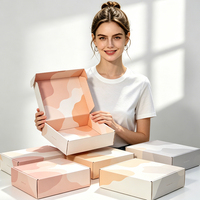 Boîtes d'expédition en carton ondulé écologiques, personnalisées et colorées, avec fermeture magnétique, gaufrage UV, emballage imperméable pour vêtements