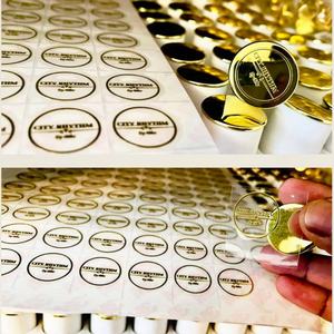 สติกเกอร์ปั๊มทองแบบกำหนดเองสำหรับ OEM โลโก้สติกเกอร์ฟอยล์ทองสำหรับกล่องบรรจุภัณฑ์ ฉลากสินค้าส่วนตัวแบบกำหนดเอง - Product Image 6