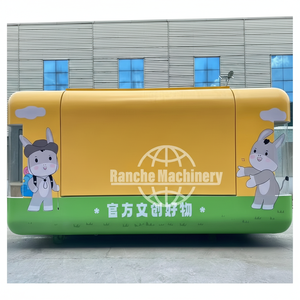 Camión de comida personalizado con calcomanías específicas de la marca, con una configuración de cocina completa, remolque de comida móvil - Product Image 1