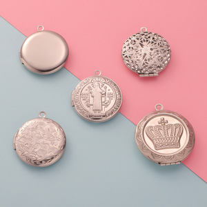 Medallón con Forma de Corazón para Fotos |   Colgante de Acero Inoxidable Chapado en Oro de 18K para Recuerdos, para Hacer Collares y Pulseras - Product Image 1