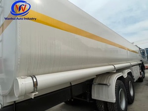 Camion-citerne Sinotruk HOWO 371HP 8x4, capacité 20-35 m³, pour le transport de carburant diesel et d'essence, à vendre en Afrique - Product Image 4