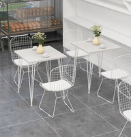 Ensemble table et chaises de restaurant moderne en marbre, style minimaliste et tendance, pour cafés, salons de thé, pâtisseries et restaurants décontractés