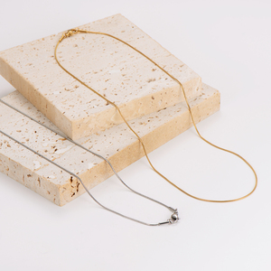 Venta al por mayor, joyería de acero inoxidable que no se deslustra, collar de cadena de hueso de serpiente redondo muy fino chapado en oro de 1mm - Product Image 1