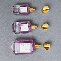 Bouteilles de parfum en verre épais de créateur Pulvérisateur à pompe à bouchon doré unique Emballage de parfum personnalisé 30ml 50ml 100ml Sérigraphie