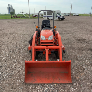 Kubota Wheel Tractor 25HP With Front Loader Red Color - Product Image 3