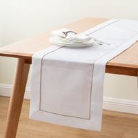 Napperons, serviettes et housses de table en lin naturel sur mesure avec ourlet festonné pour la décoration de cuisine, salle à manger et hôtel